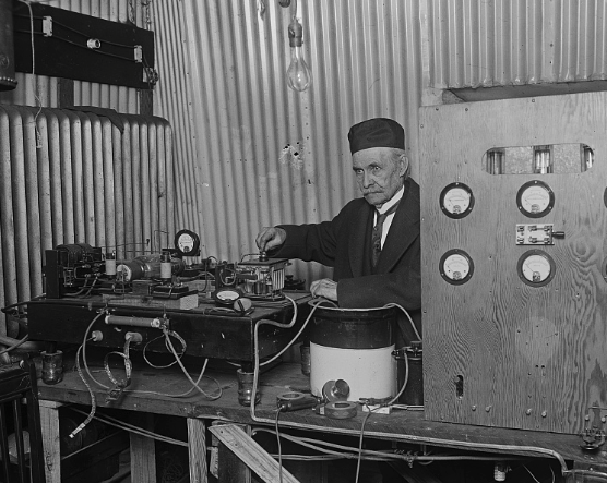 vintage photo of Veteran inventor James Harris Rogers of Hyattsville, Maryland